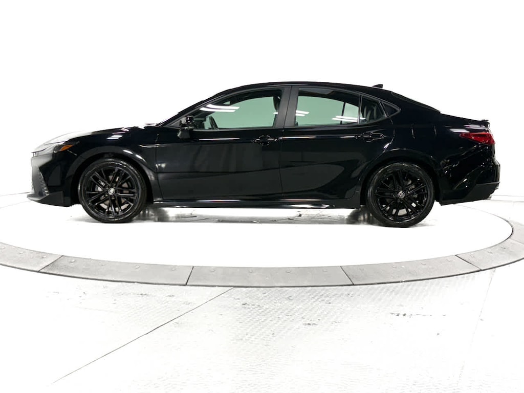 Used 2025 Toyota Camry SE (Natl)