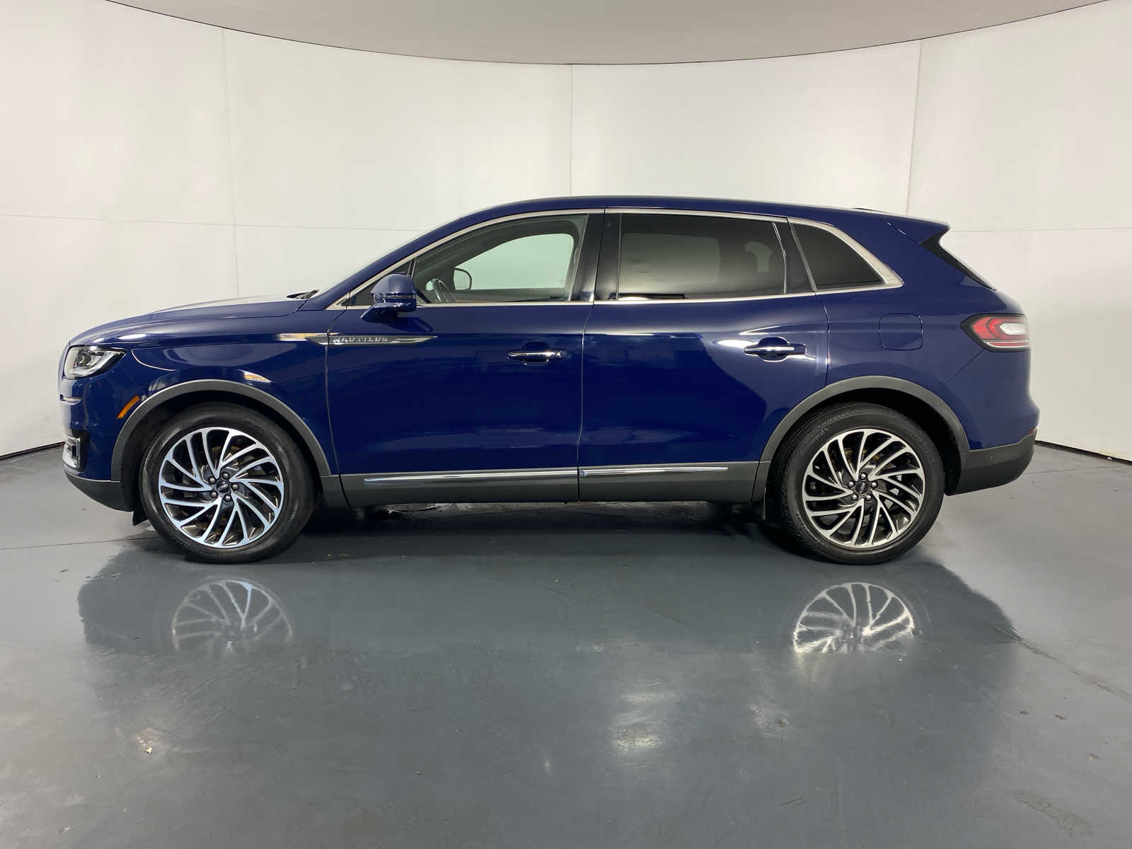 Used 2019 Lincoln Nautilus Reserve with VIN 2LMPJ8L97KBL53440 for sale in Schaumburg, IL