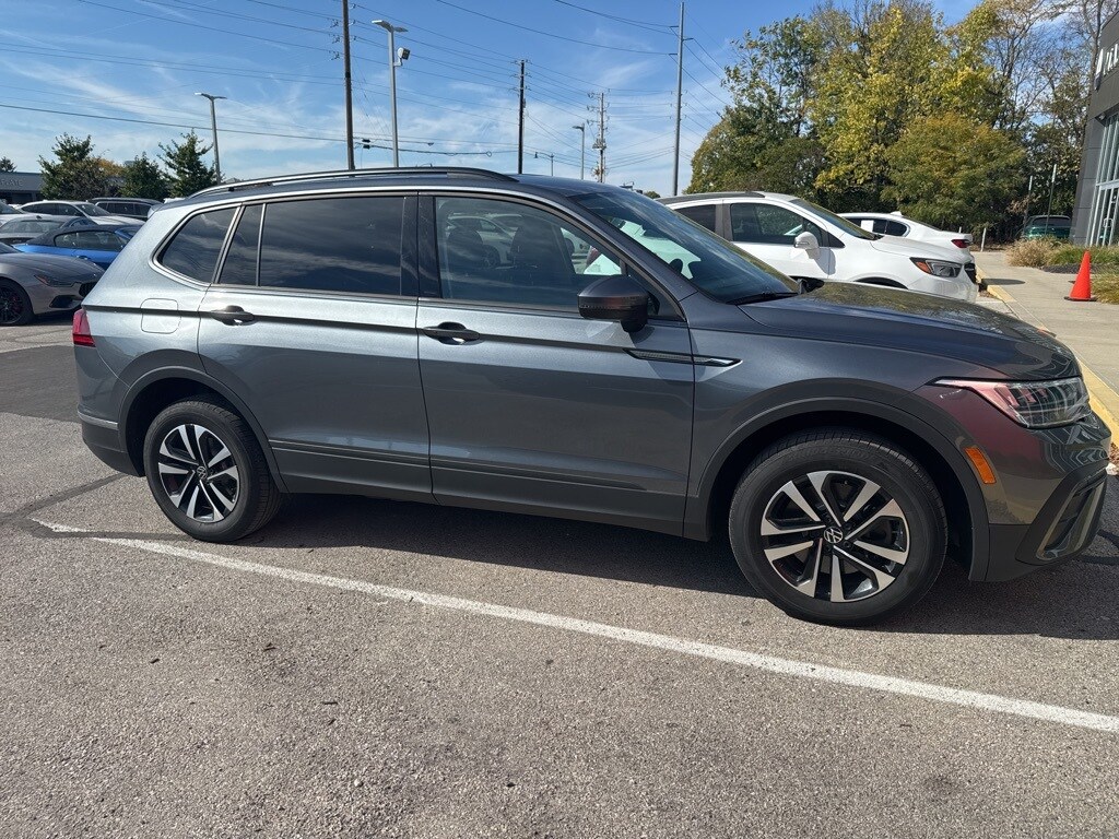 2022 Volkswagen Tiguan S photo 2