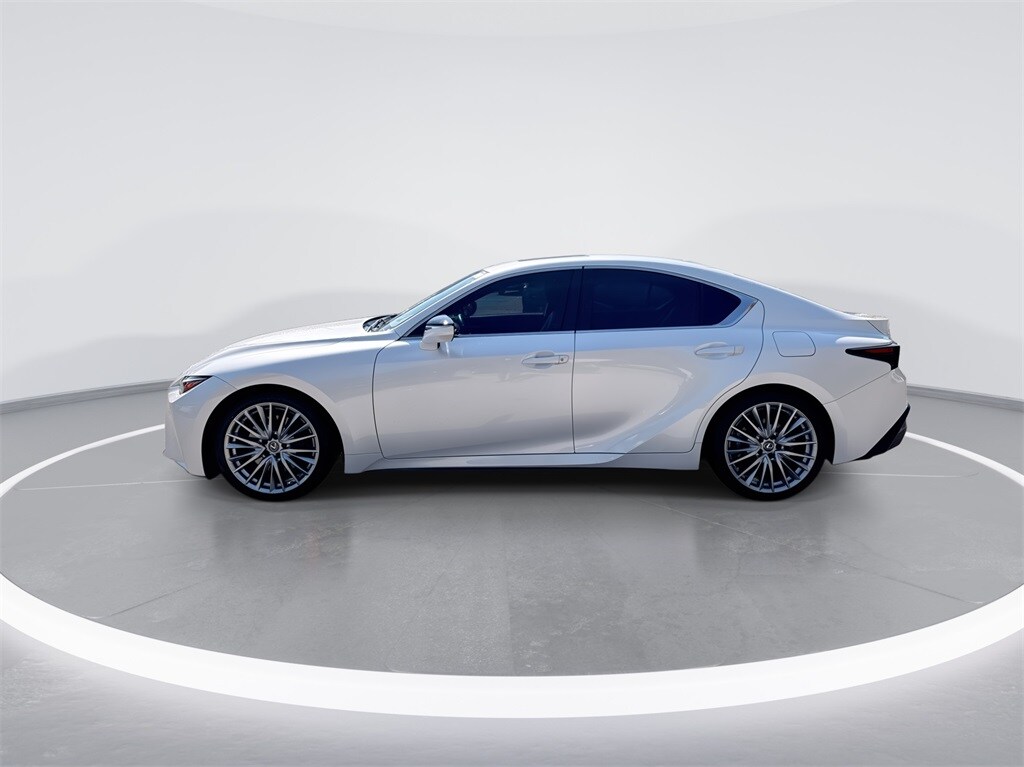 2022 Lexus IS 300 photo 4