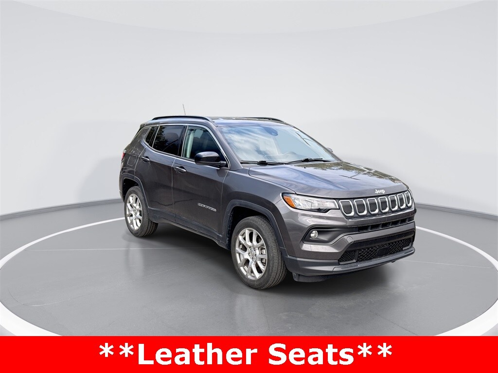 2022 Jeep Compass Latitude Lux photo 2