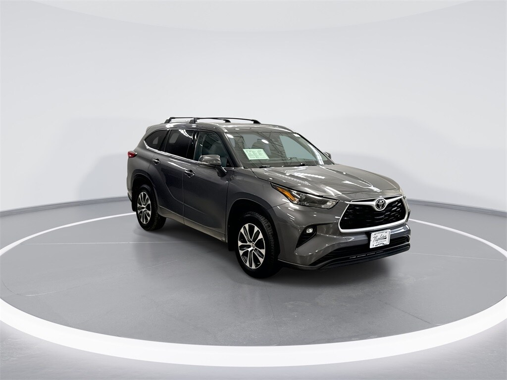 Used 2022 Toyota Highlander XLE SUV