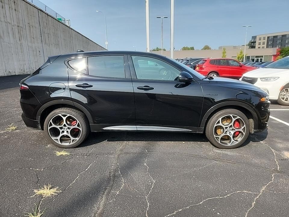 2024 Alfa Romeo Tonale Veloce photo 2
