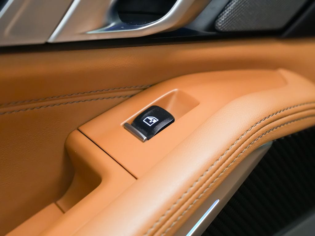 2026 BMW X5 M60i - Photo 18