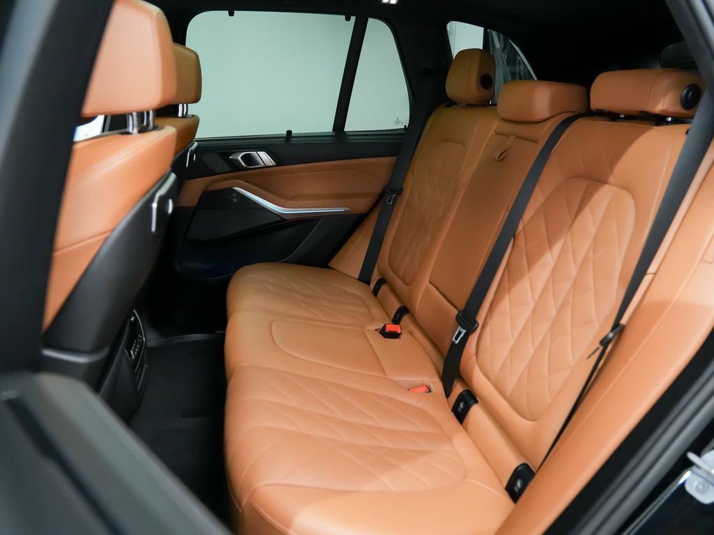 2026 BMW X5 M60i - Photo 19