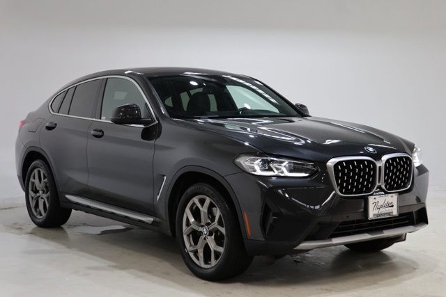 2023 BMW X4 xDrive30i's photo