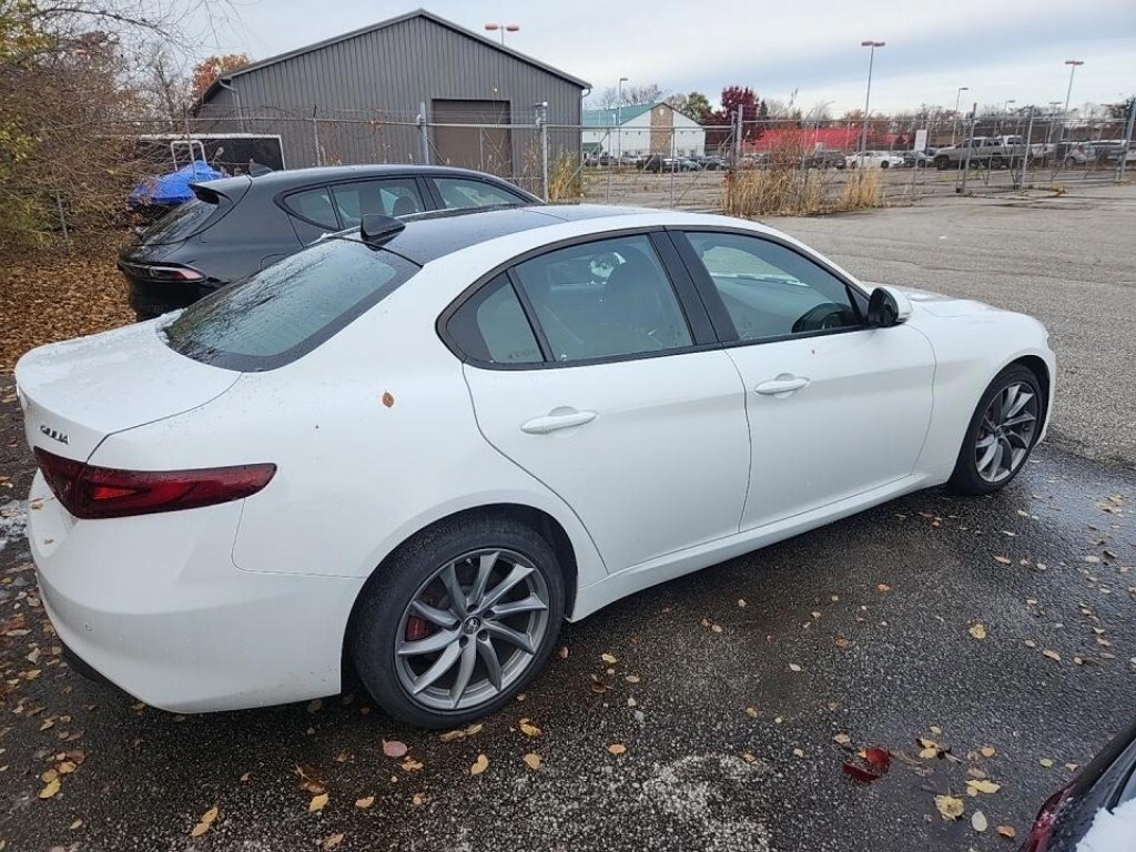 2022 Alfa Romeo Giulia SPRINT photo 4