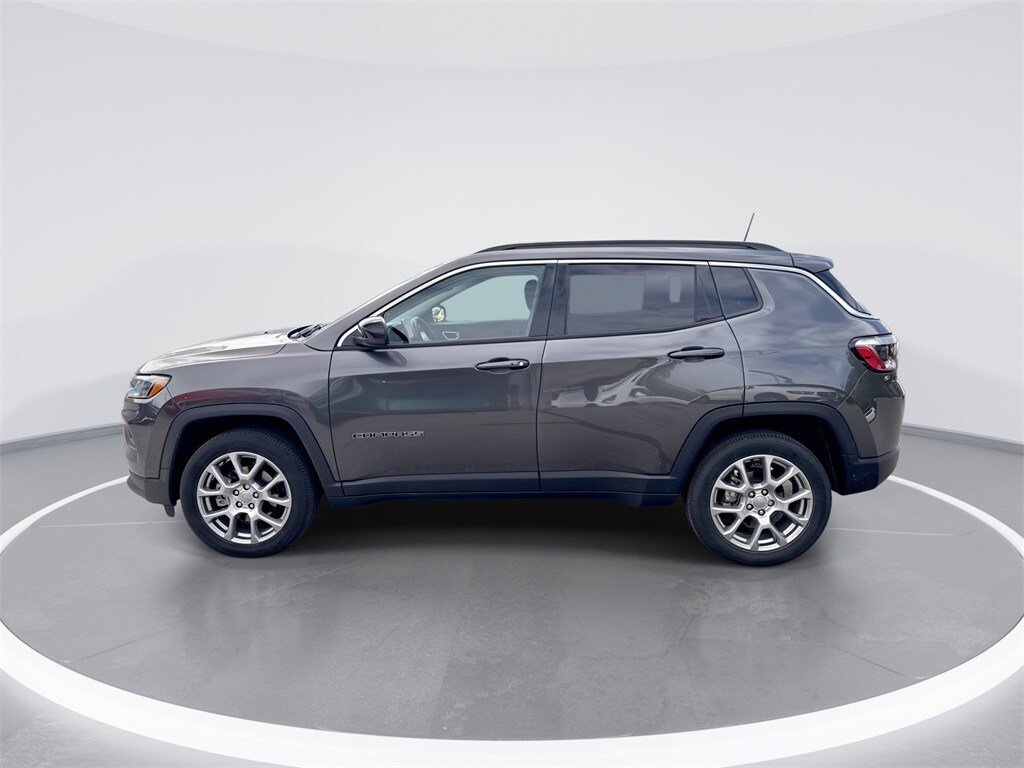 2022 Jeep Compass Latitude Lux photo 4