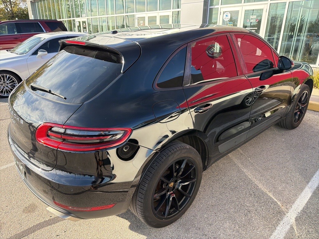 2018 Porsche Macan photo 2