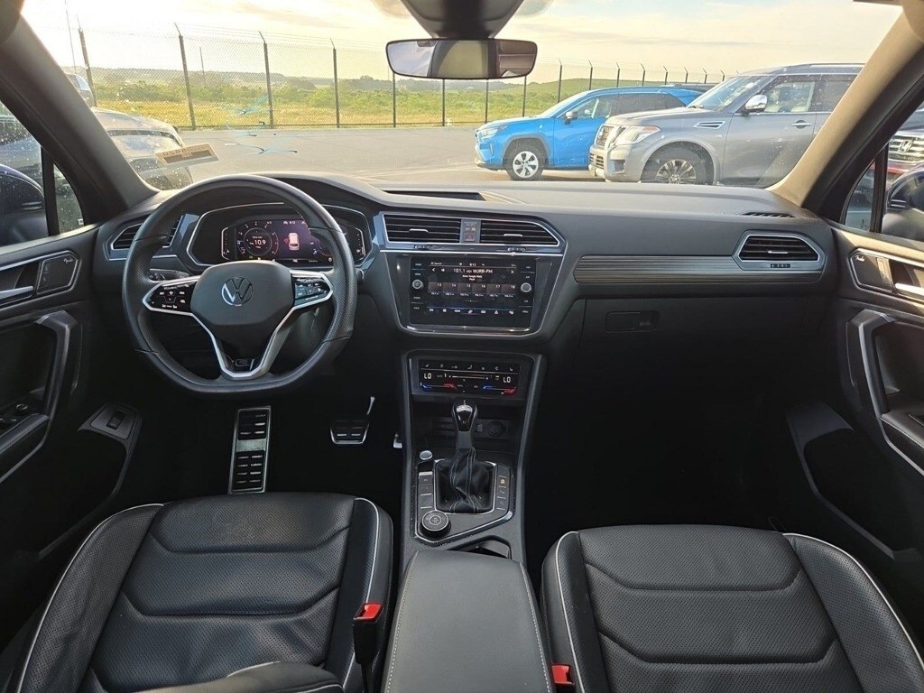 2022 Volkswagen Tiguan SEL Premium R-Line photo 2