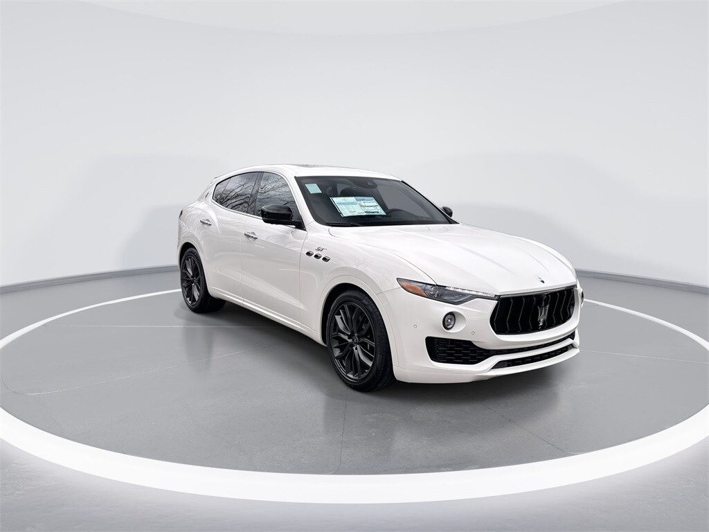 2024 Maserati Levante GT photo 2