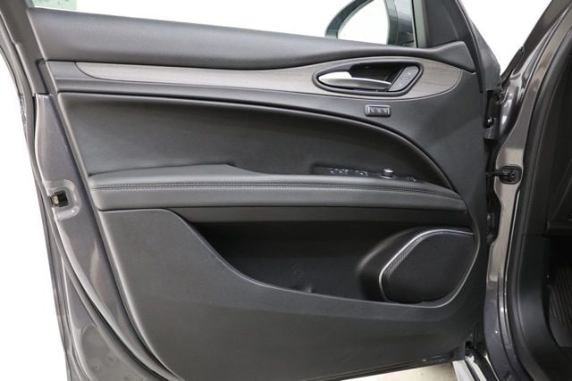 2023 Alfa Romeo Stelvio Ti - Photo 16