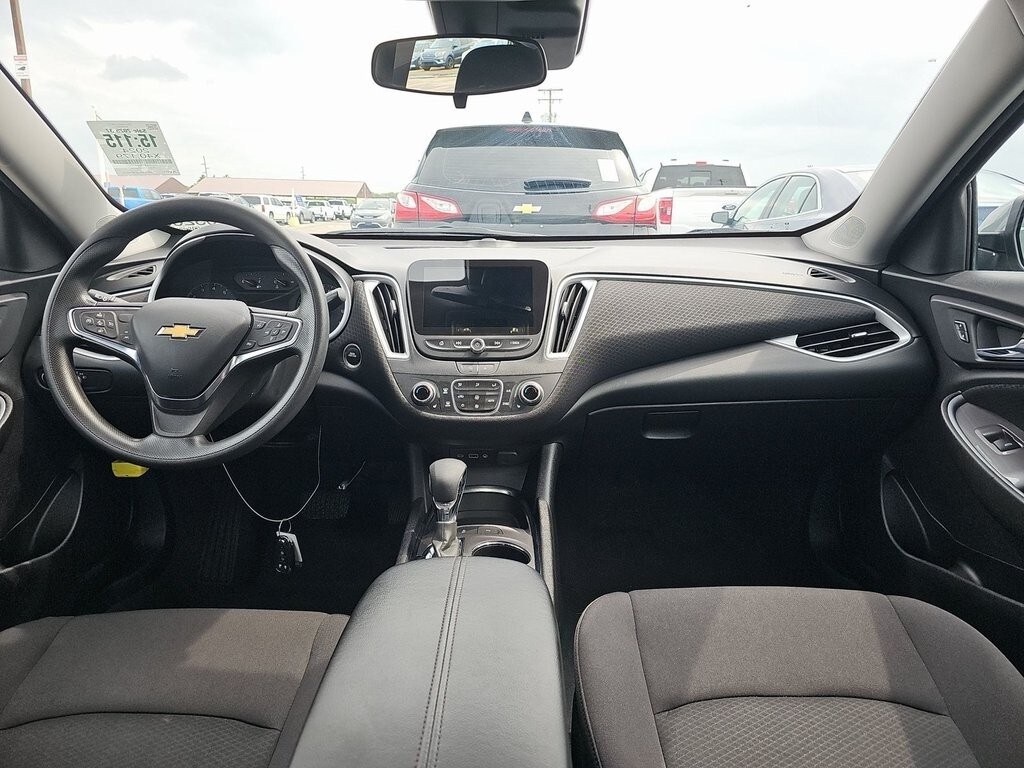 2024 Chevrolet Malibu 1LT photo 3