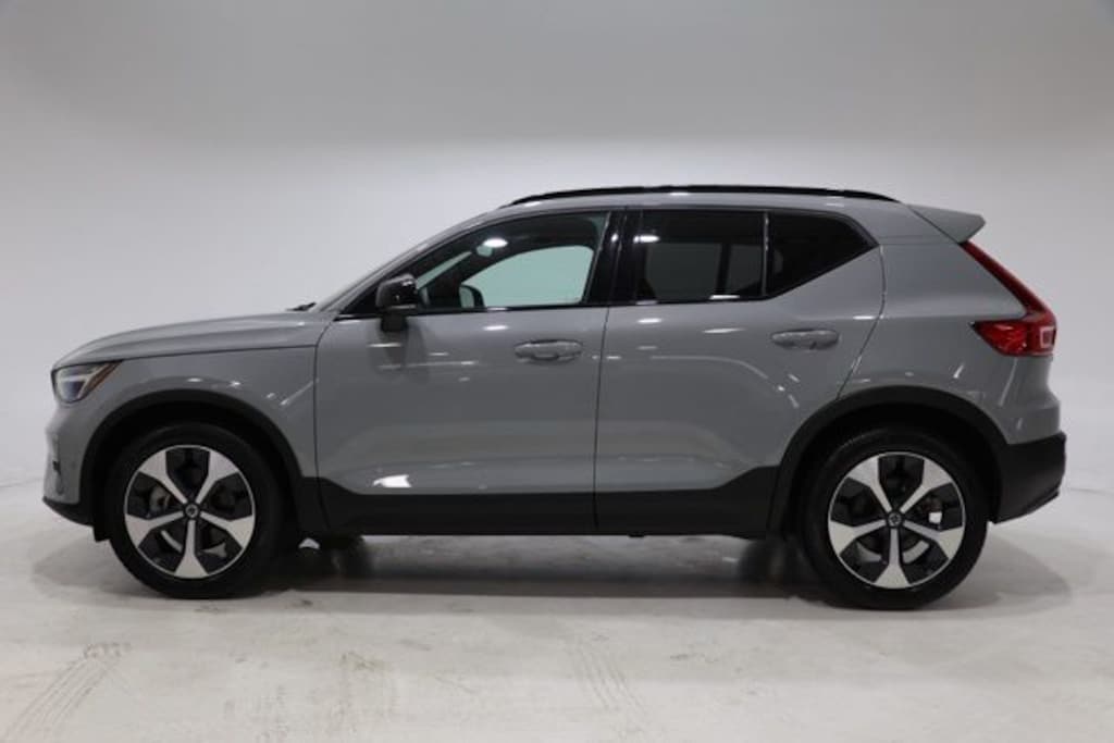 Used 2025 Volvo XC40 B5 Plus Dark Theme SUV
