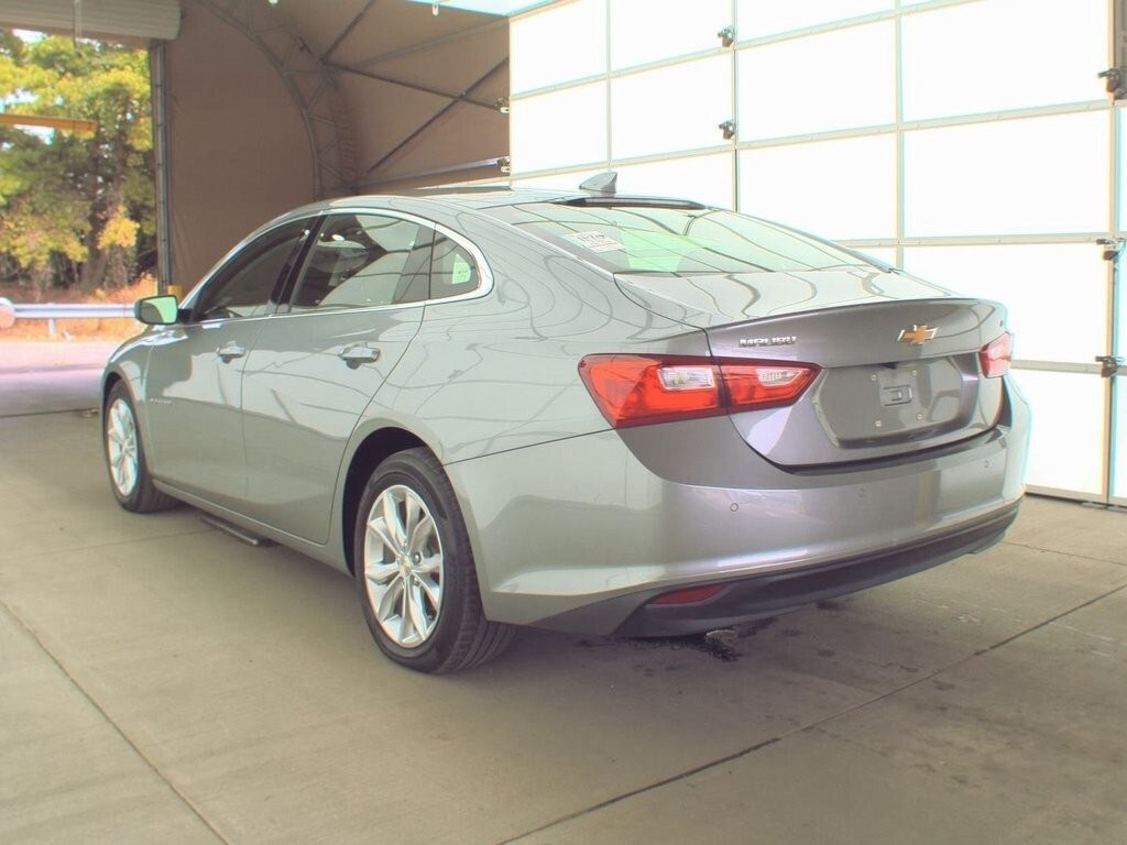 2024 Chevrolet Malibu 1LT photo 2