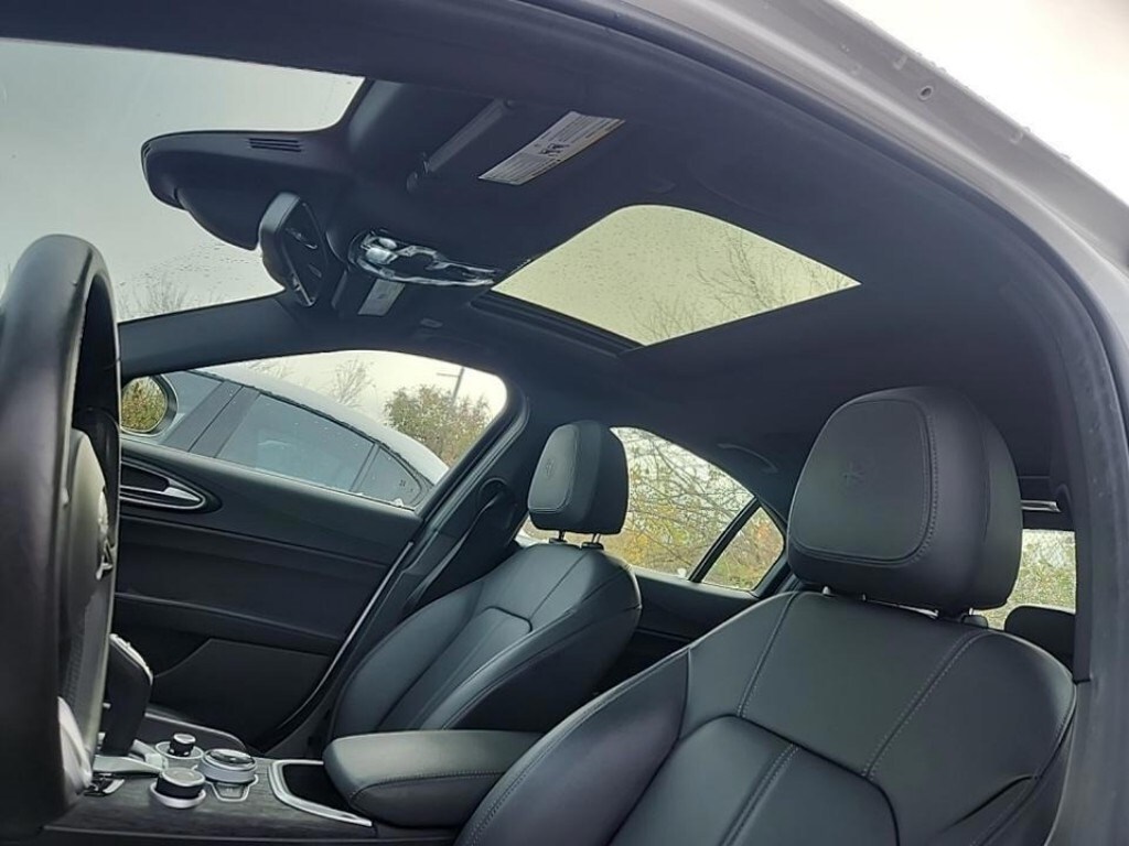 2022 Alfa Romeo Giulia SPRINT photo 3