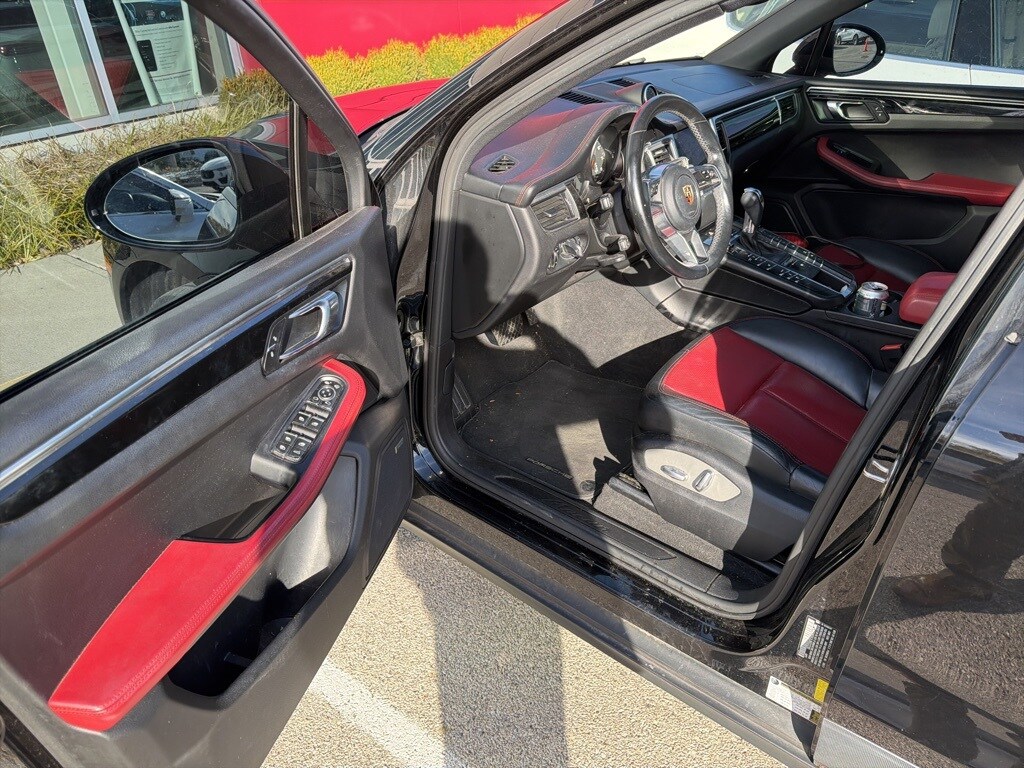 2018 Porsche Macan photo 3