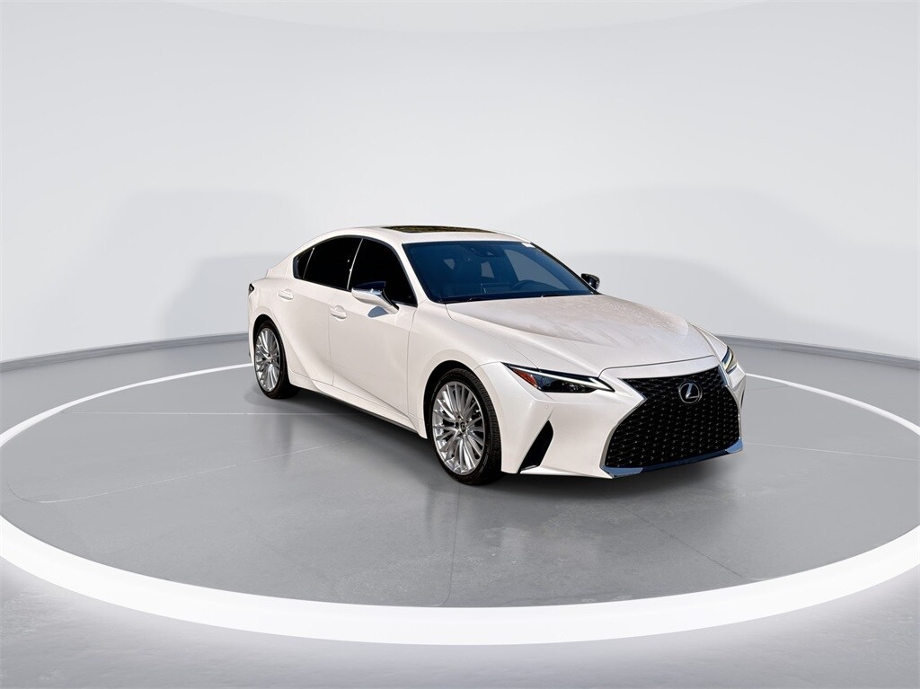 2022 Lexus IS 300 photo 2
