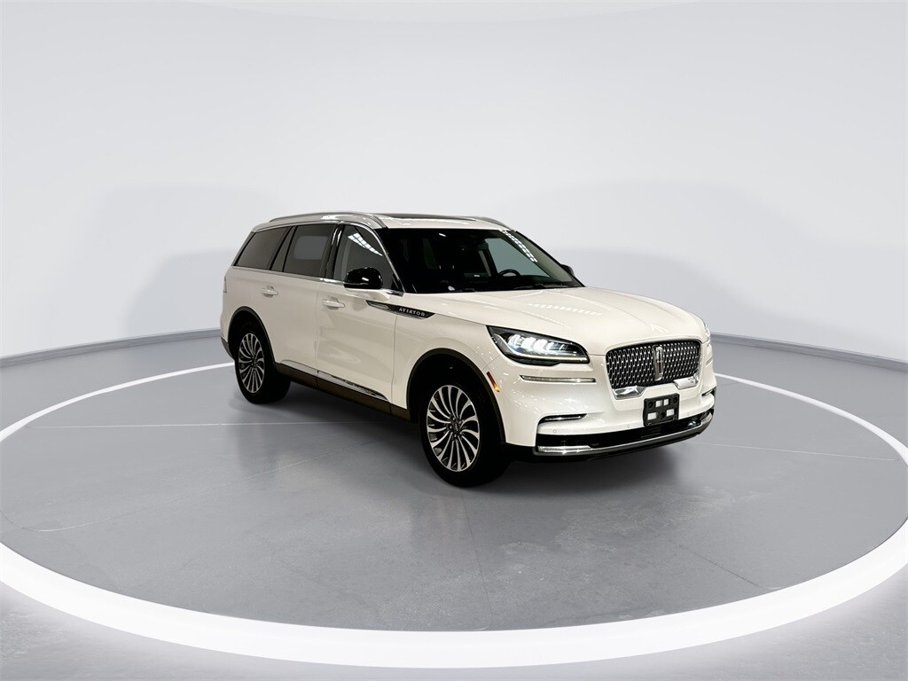 2022 Lincoln Aviator Standard photo 2
