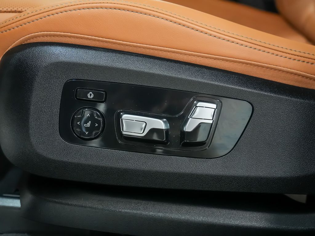 2026 BMW X5 M60i - Photo 24