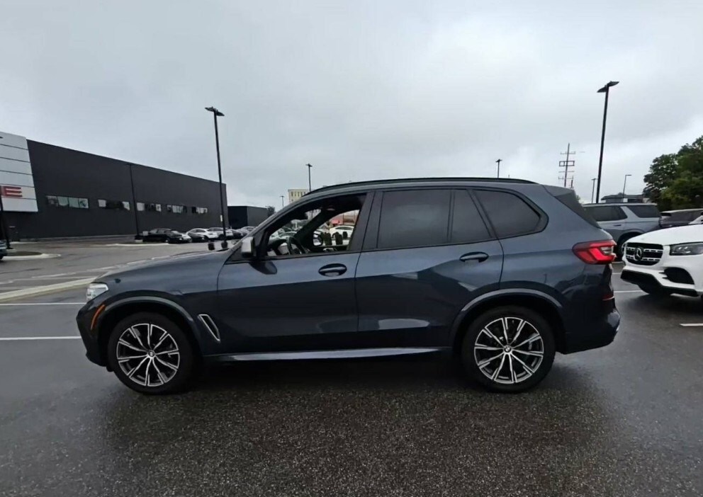 2021 Bmw X5 M50i photo 2