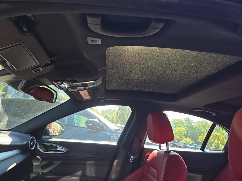 2022 Alfa Romeo Giulia Ti - VELOCE photo 2