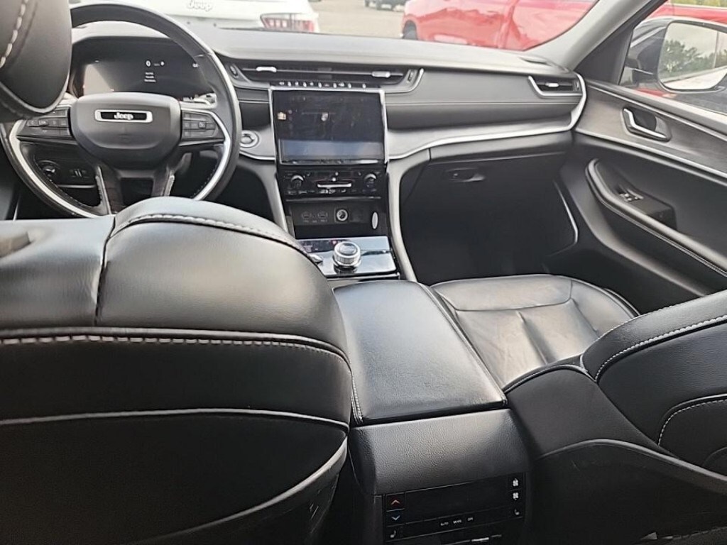 2021 Jeep Grand Cherokee Limited photo 2