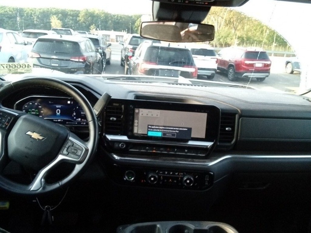 2023 Chevrolet Silverado 1500 LT photo 2