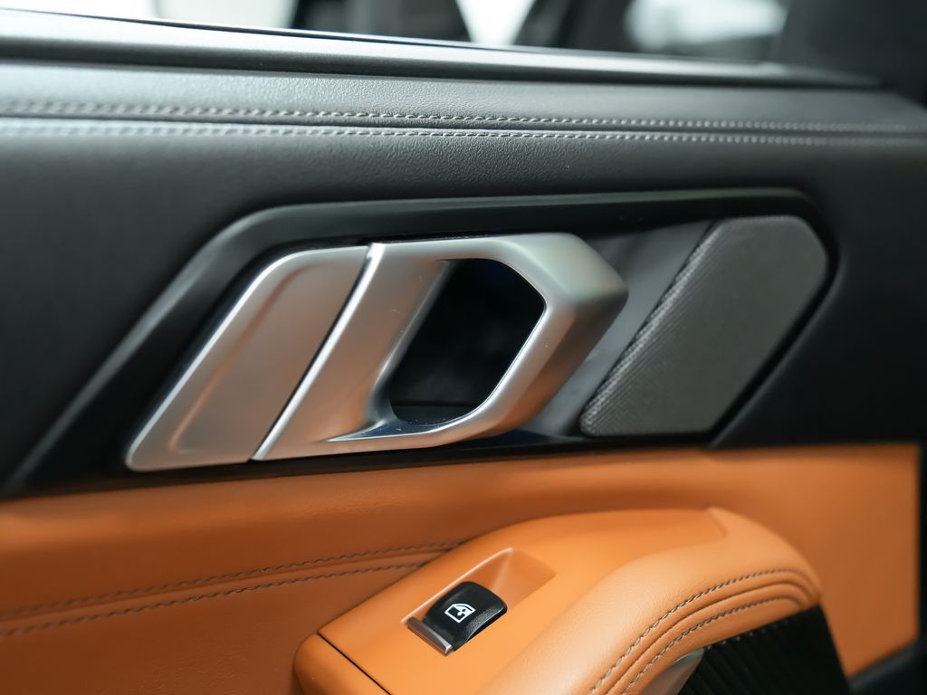 2026 BMW X5 M60i - Photo 17