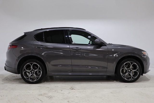 2023 Alfa Romeo Stelvio Ti - Photo 8