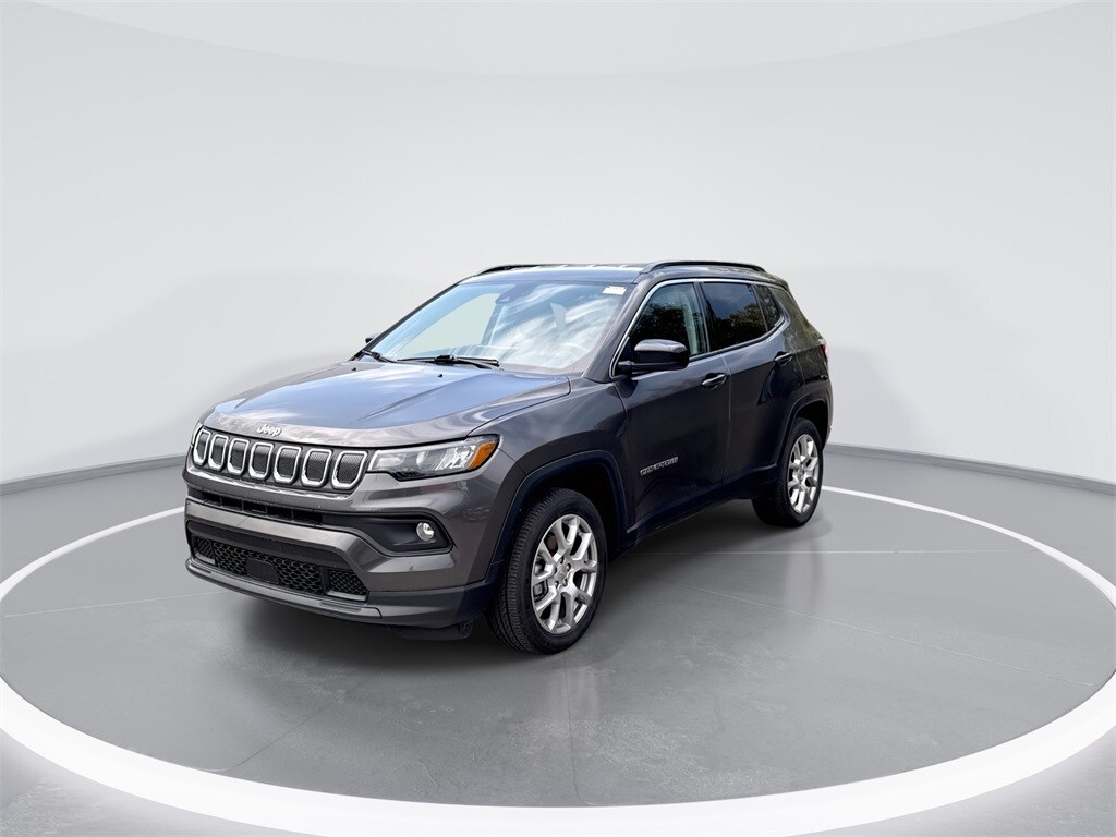 2022 Jeep Compass Latitude Lux photo 3