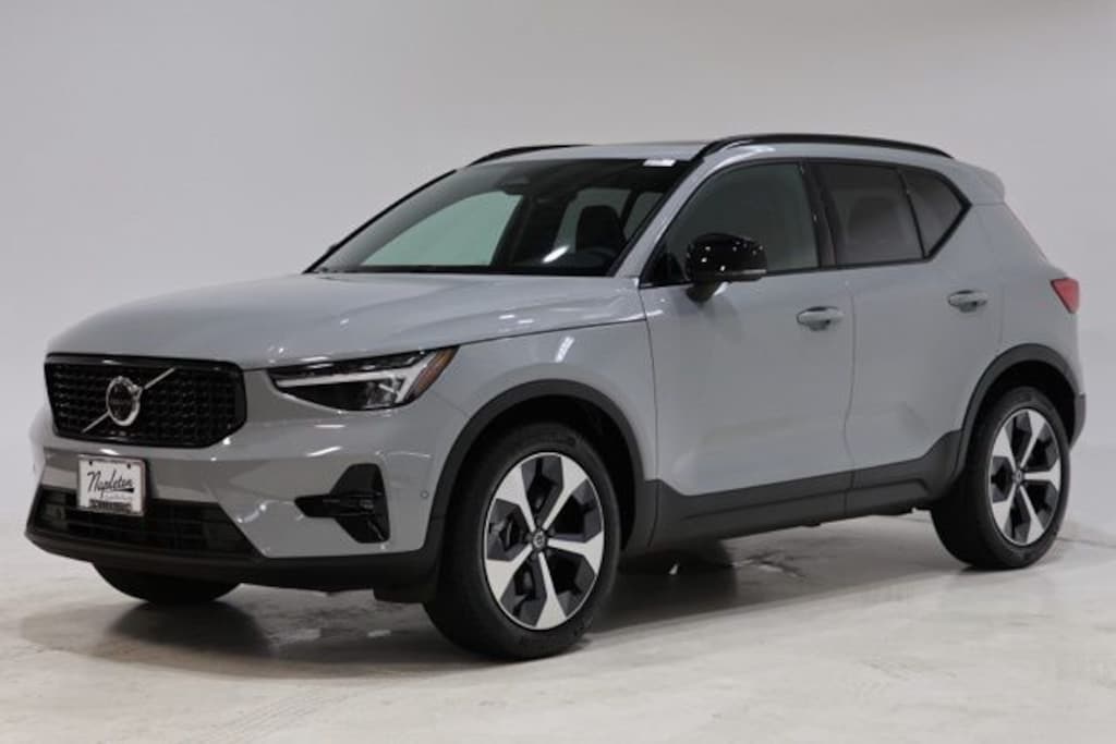 Used 2025 Volvo XC40 B5 Plus Dark Theme SUV