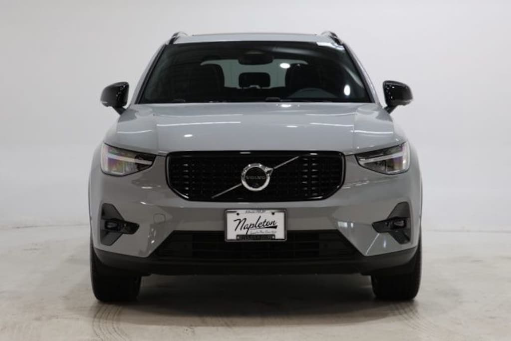 Used 2025 Volvo XC40 B5 Plus Dark Theme SUV