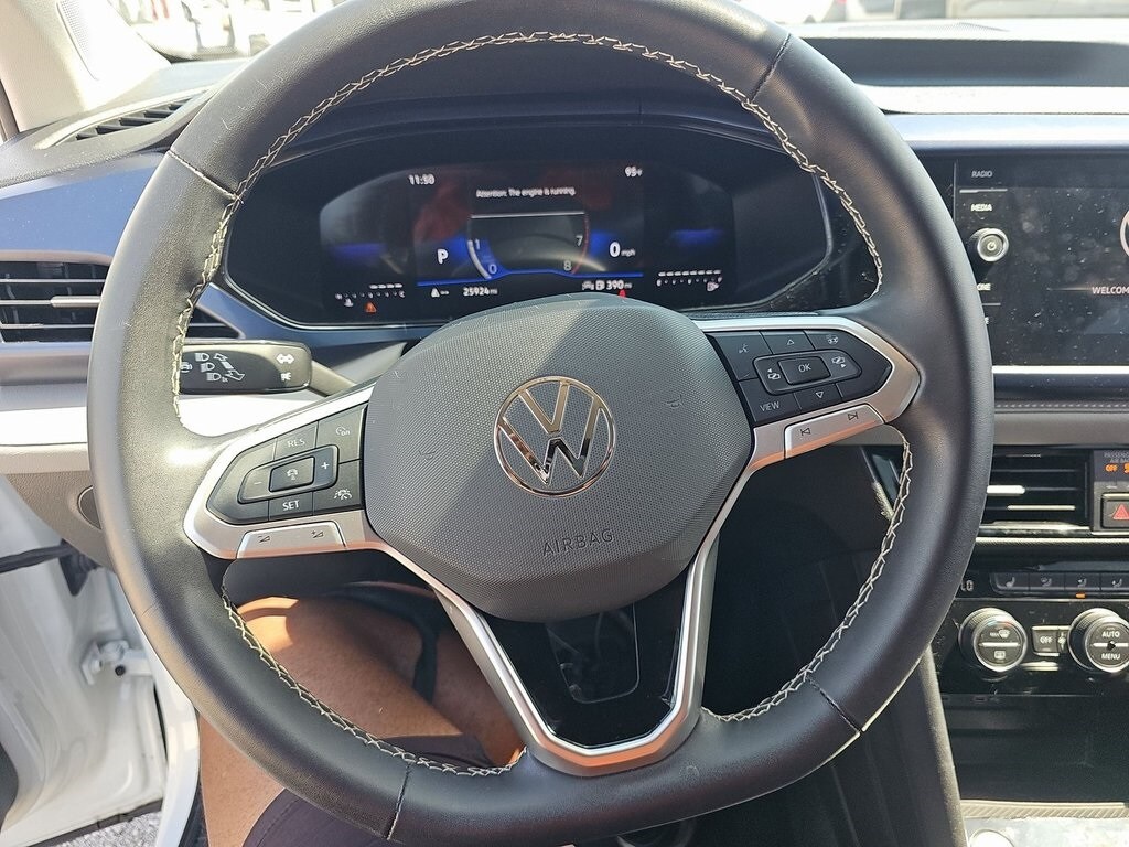 2024 Volkswagen Taos SE photo 2