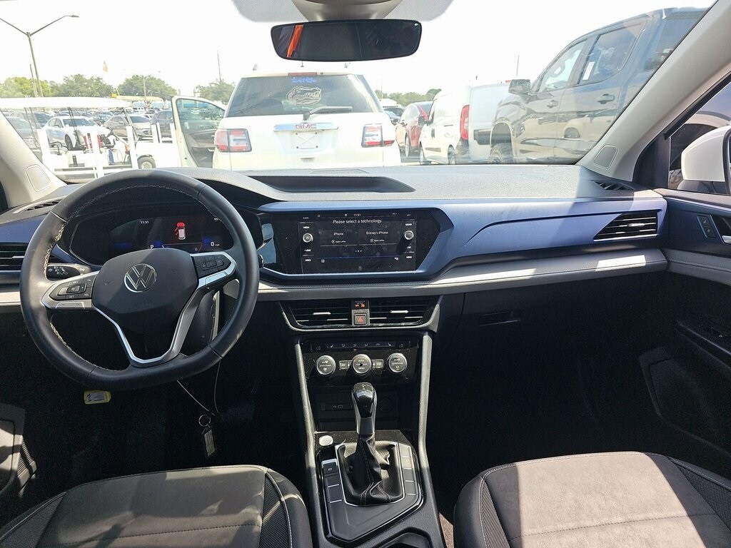2024 Volkswagen Taos SE photo 4