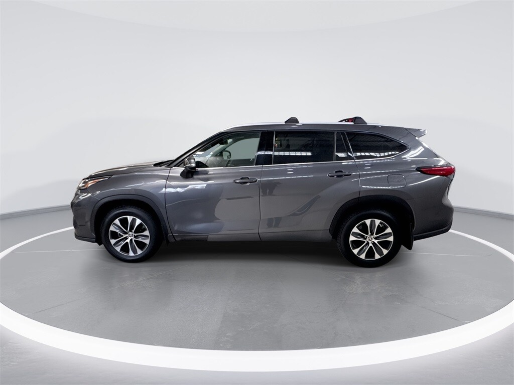Used 2022 Toyota Highlander XLE SUV