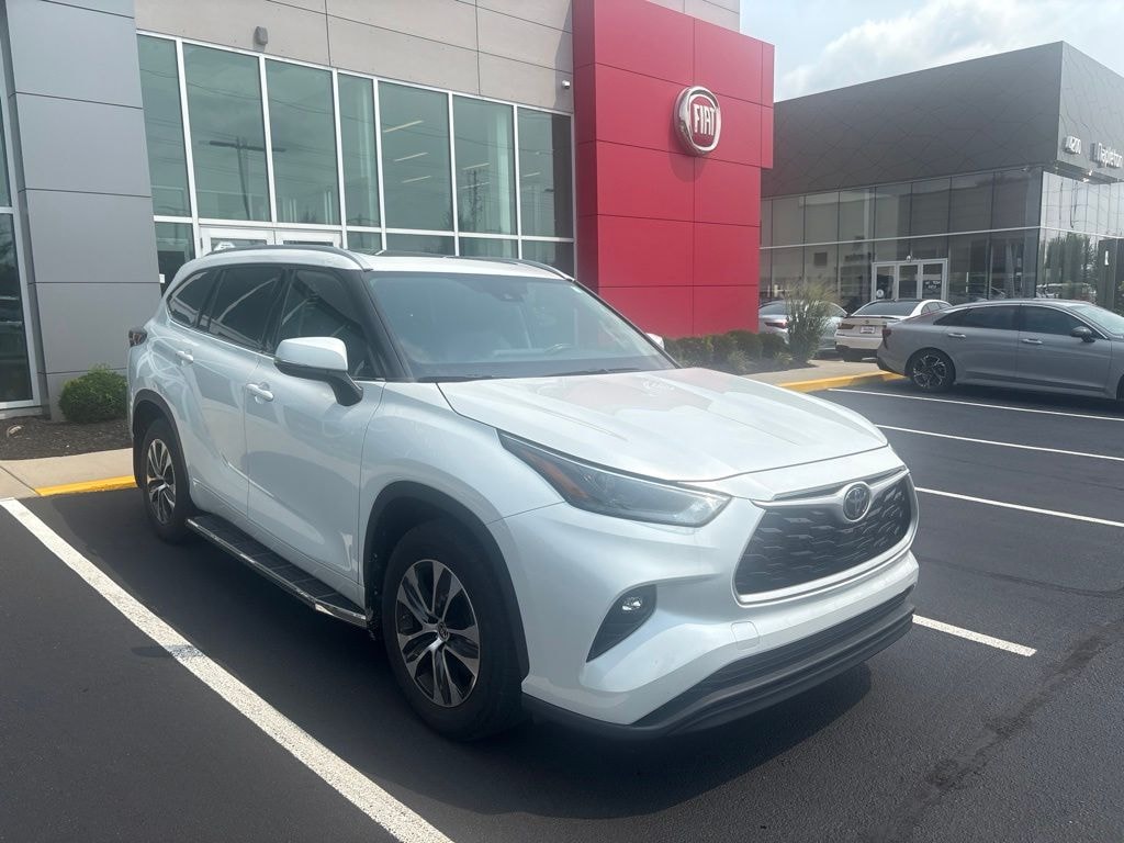 Used 2022 Toyota Highlander XLE SUV