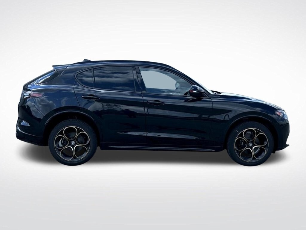 2025 Alfa Romeo Stelvio Sprint photo 2