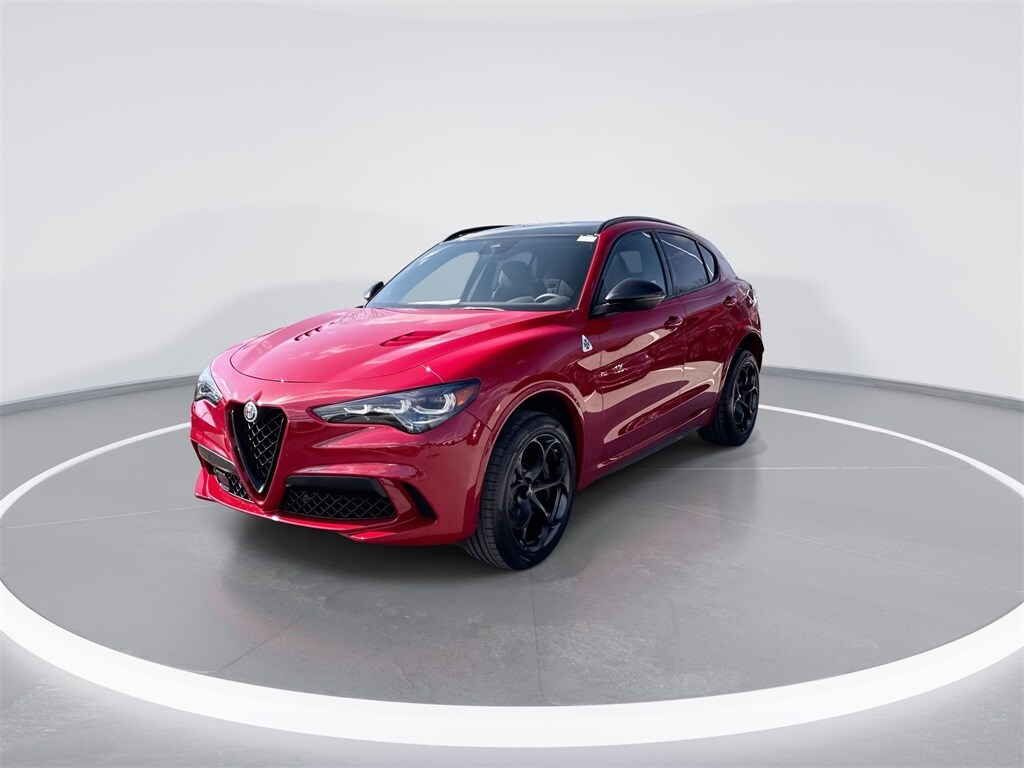 2024 Alfa Romeo Stelvio Quadrifoglio photo 3