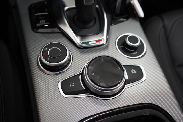 2025 Alfa Romeo Stelvio Base - Photo 27