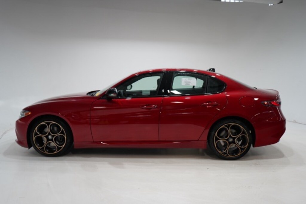 New 2025 Alfa Romeo Giulia INTENSA RWD Sedan