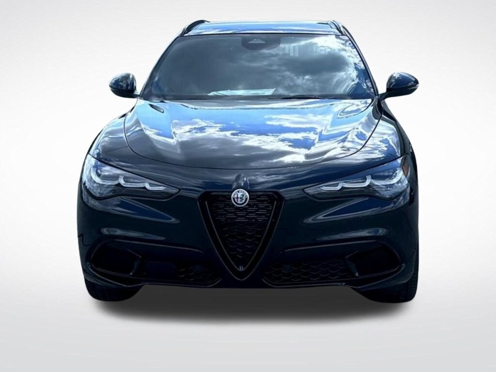 2025 Alfa Romeo Stelvio Sprint photo 3