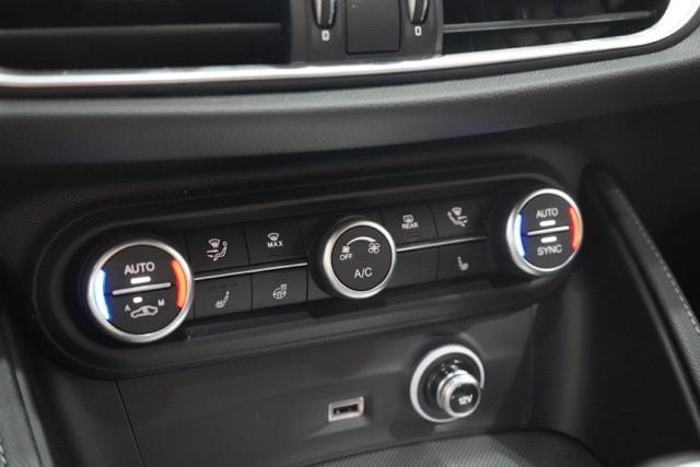 2025 Alfa Romeo Stelvio Base - Photo 25
