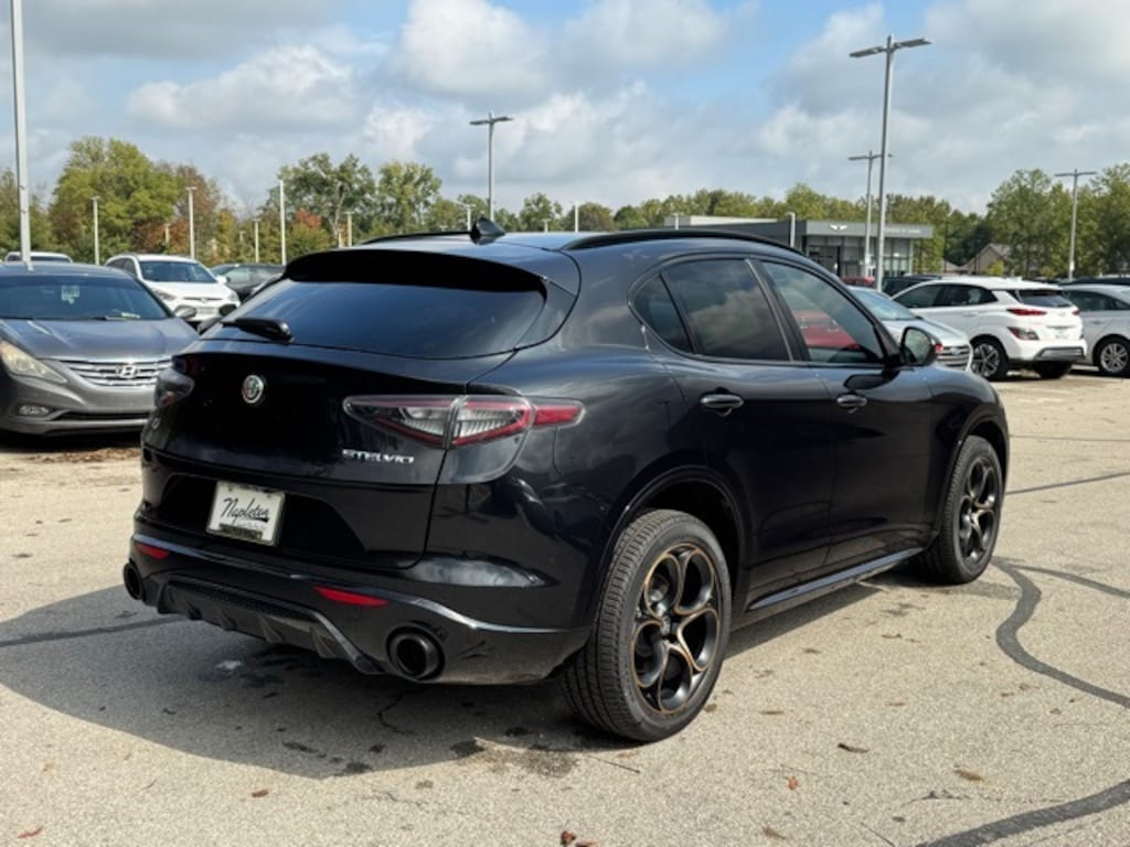 New 2025 Alfa Romeo Stelvio INTENSA AWD Sport Utility