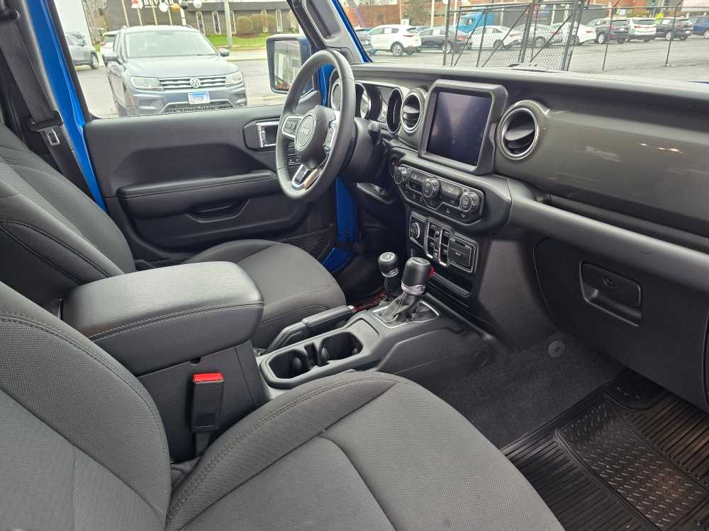 2023 Jeep Wrangler 4-Door Sahara - Photo 31