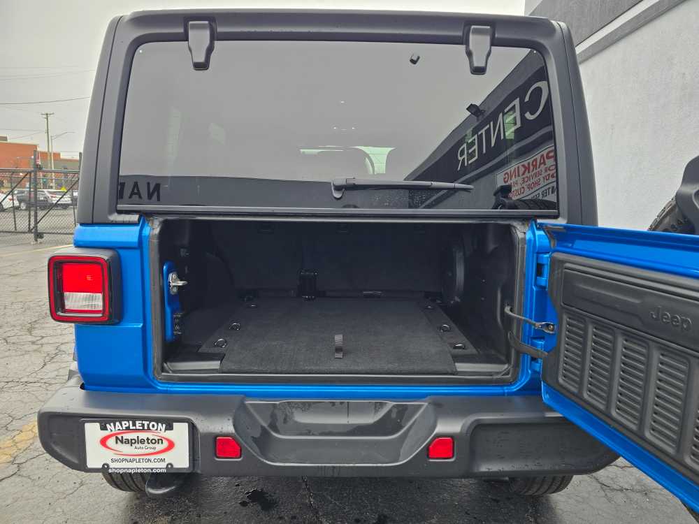 2023 Jeep Wrangler 4-Door Sahara - Photo 13