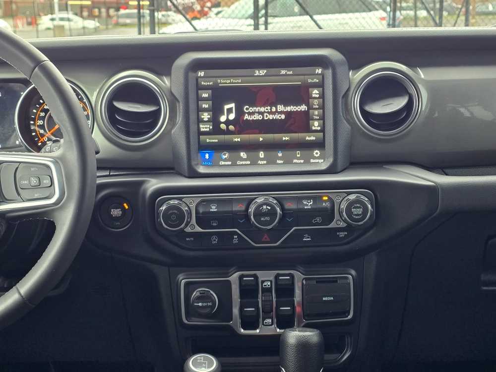 2023 Jeep Wrangler 4-Door Sahara - Photo 24