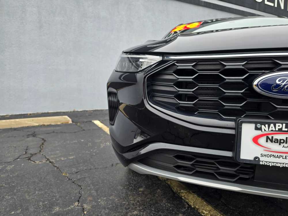 2024 Ford Escape ST-Line photo 2