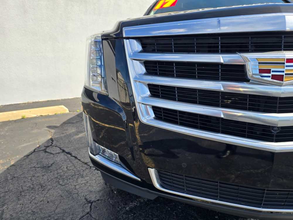 2017 Cadillac Escalade Luxury photo 2