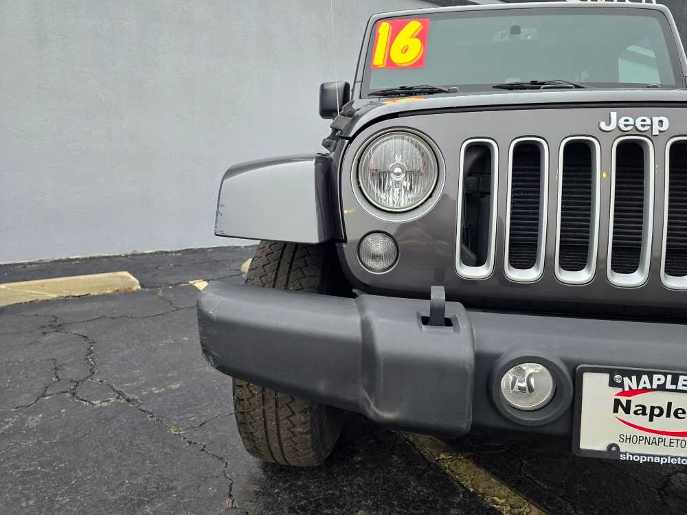 2016 Jeep Wrangler Unlimited Sahara photo 2